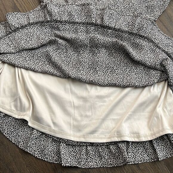 SIENNA Sky Puff Sleeve Deep V-back Printed Poly Chiffon Ruffle Hem Mini Dress - Picture 5 of 7